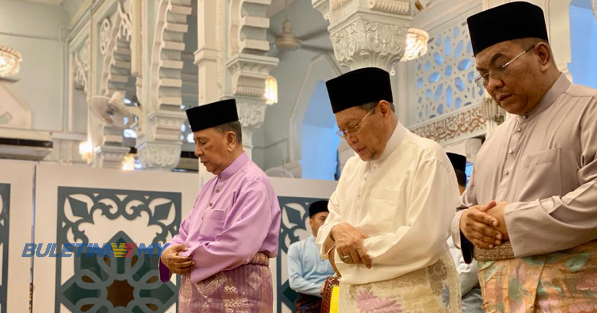 Sultan Kedah sertai lebih 3,000 jemaah solat sunat Aidilfitri di Masjid Zahir