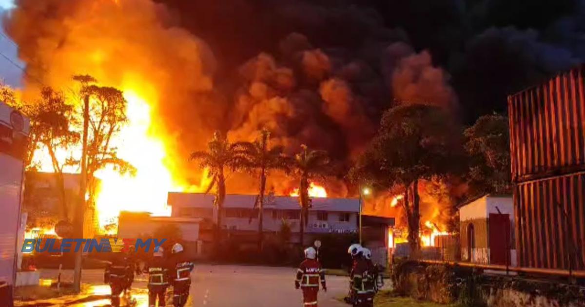 [VIDEO] Kilang cat di Taman Perindustrian Dato Yunus Sulaiman, Johor Bahru, terbakar