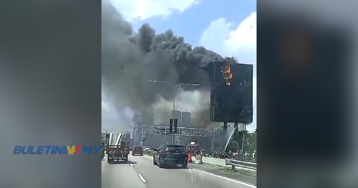[VIDEO] Papan tanda iklan terbakar di tepi Lebuhraya Persekutuan