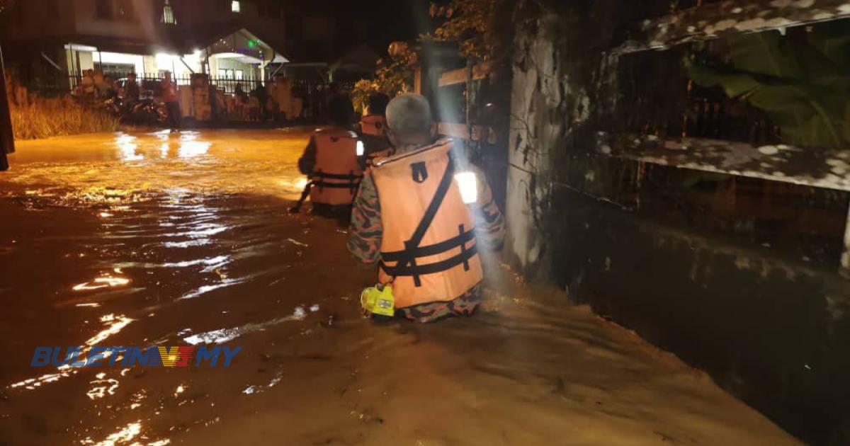 15 rumah penduduk dan Madrasah As Solihin dinaiki air akibat banjir kilat