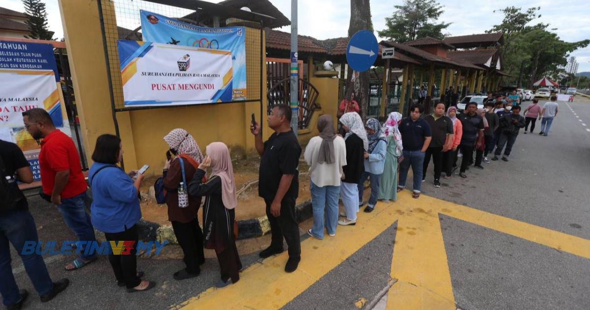 [VIDEO] PRK DUN Sungai Bakap: SPR benarkan pengundi di SMK Bandar Tasek Mutiara masuk ke pekarangan pusat mengundi lebih awal