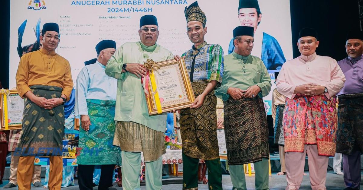 Ustaz Somad terima Anugerah Murabbi Nusantara Melaka