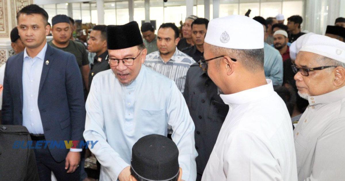 PM solat Jumaat bersama Ustaz Abdul Somad di Seri Kembangan