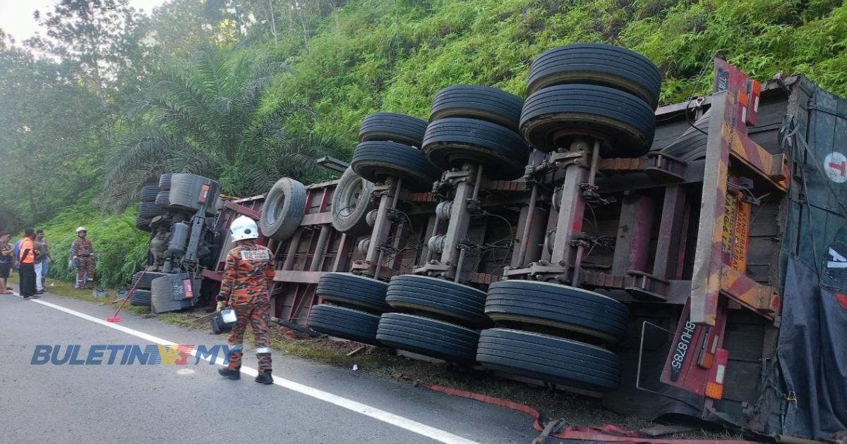 Pemandu maut, treler bawa besi buruk terbabas