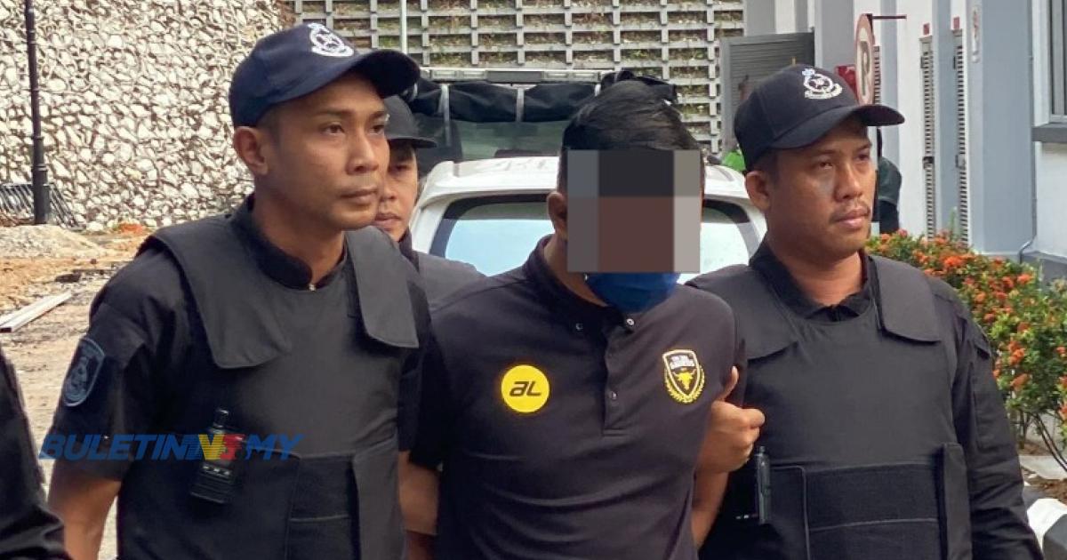 [VIDEO] Kes Bunuh Farah Kartini: Suspek tiba di Mahkamah Kuala Kubu Bharu untuk didakwa