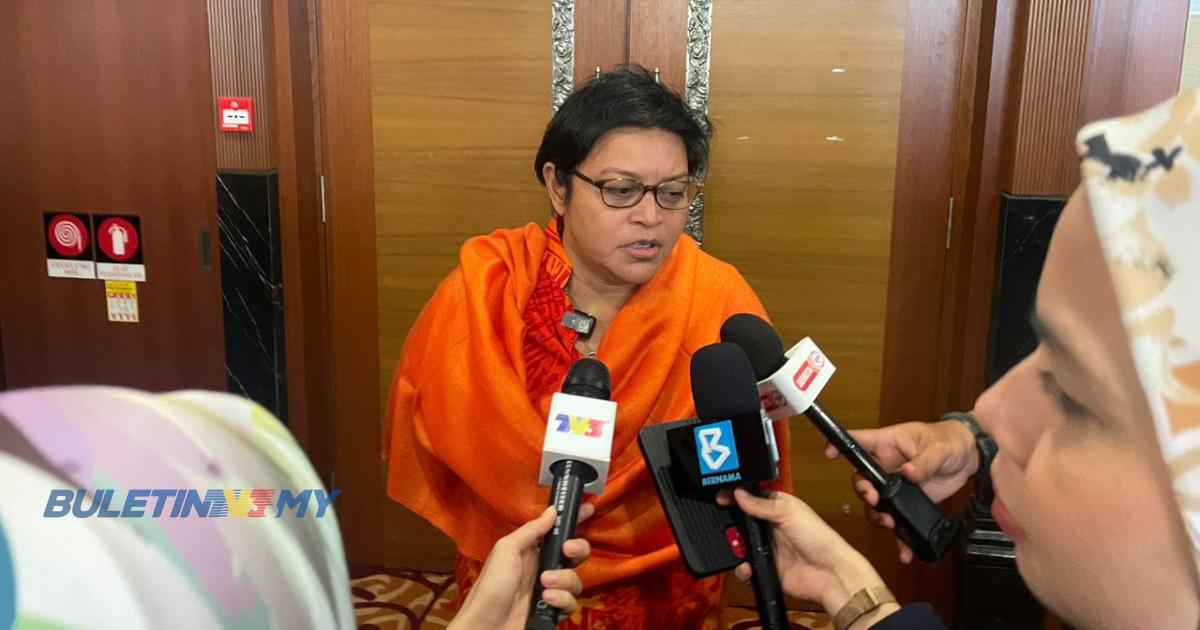 Pinda Akta Lompat Parti: Azalina sedia beri komitmen jika diarahkan PM