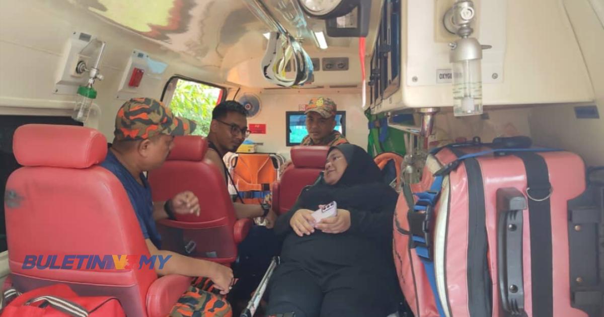 JBPM bantu wanita sarat mengandung, terkandas akibat banjir di Malau