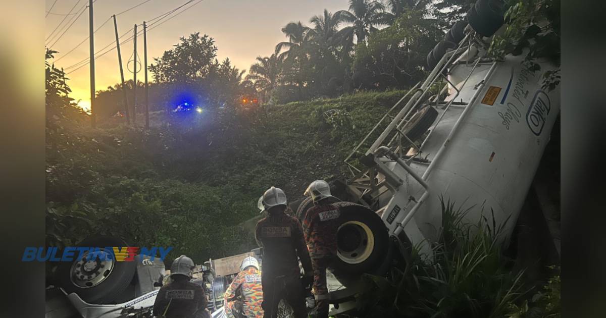 Lelaki tersepit dan tertimbus, lori terbabas jatuh gaung 10 meter