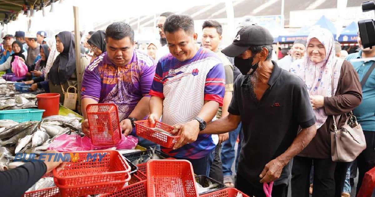 15,000 ekor ayam habis dalam masa 45 minit