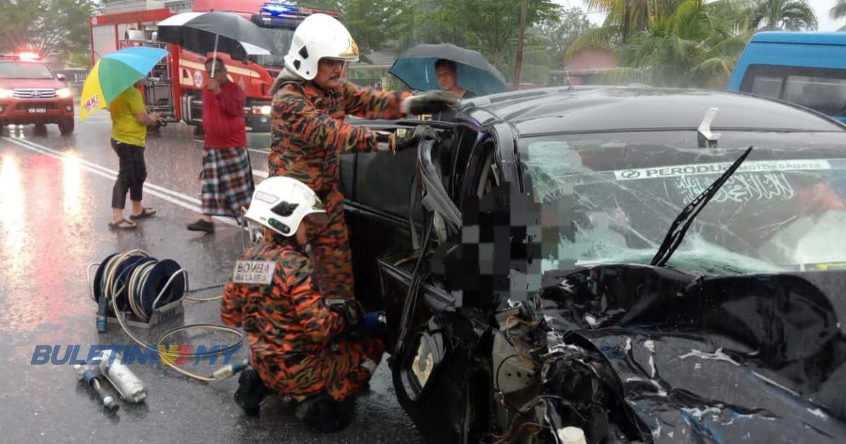 Pemandu kereta tersepit, dipercayai patah kaki dalam kemalangan di Selama