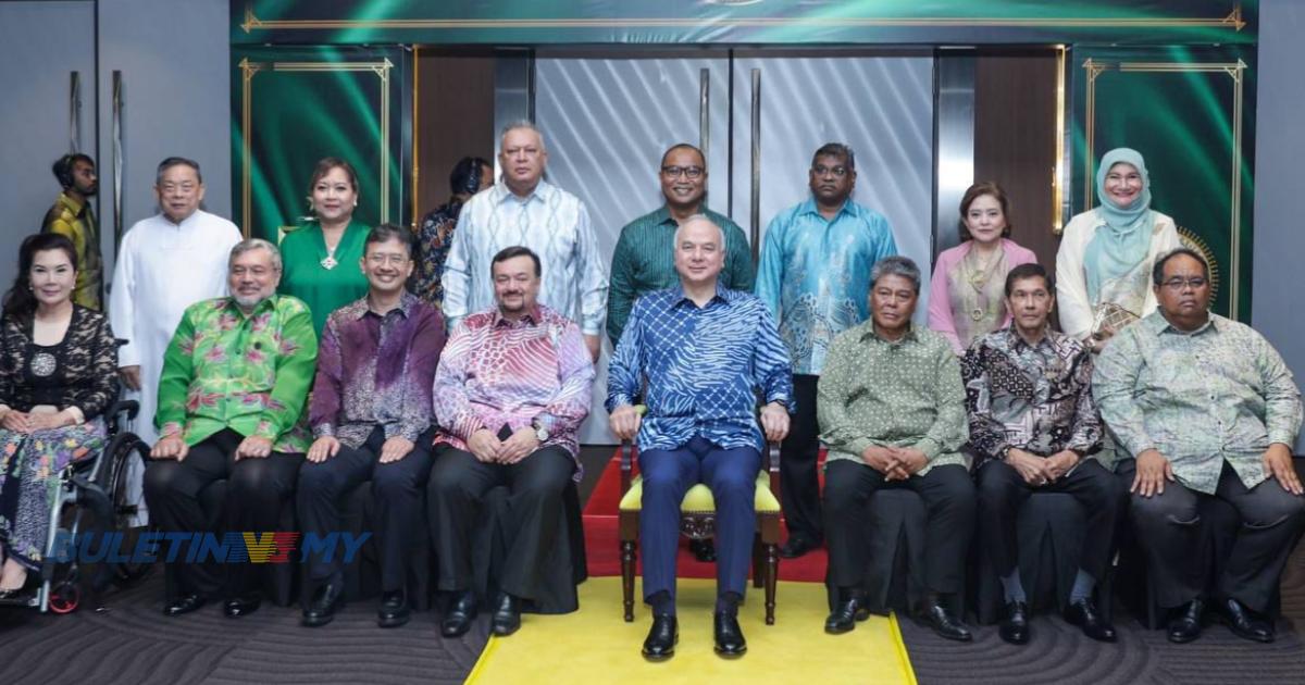 Sultan Perak berangkat ke Majlis Makan Malam Gala Diraja St John’s Institution