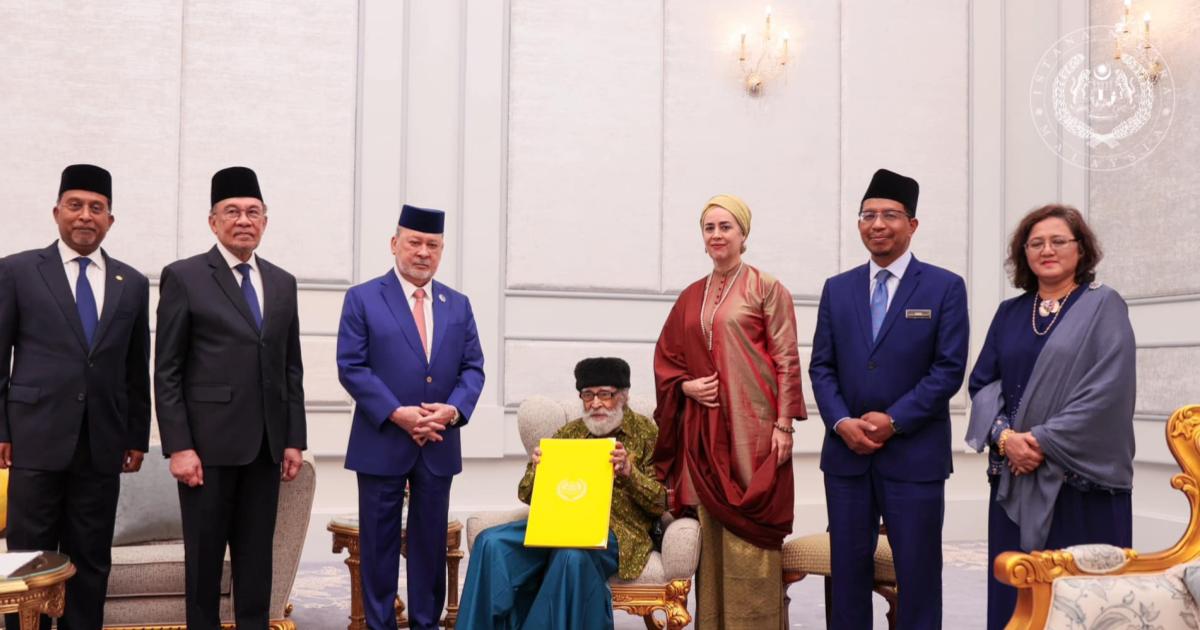 Tan Sri Dr Syed Muhammad Naquib dikurnia gelaran Profesor Diraja