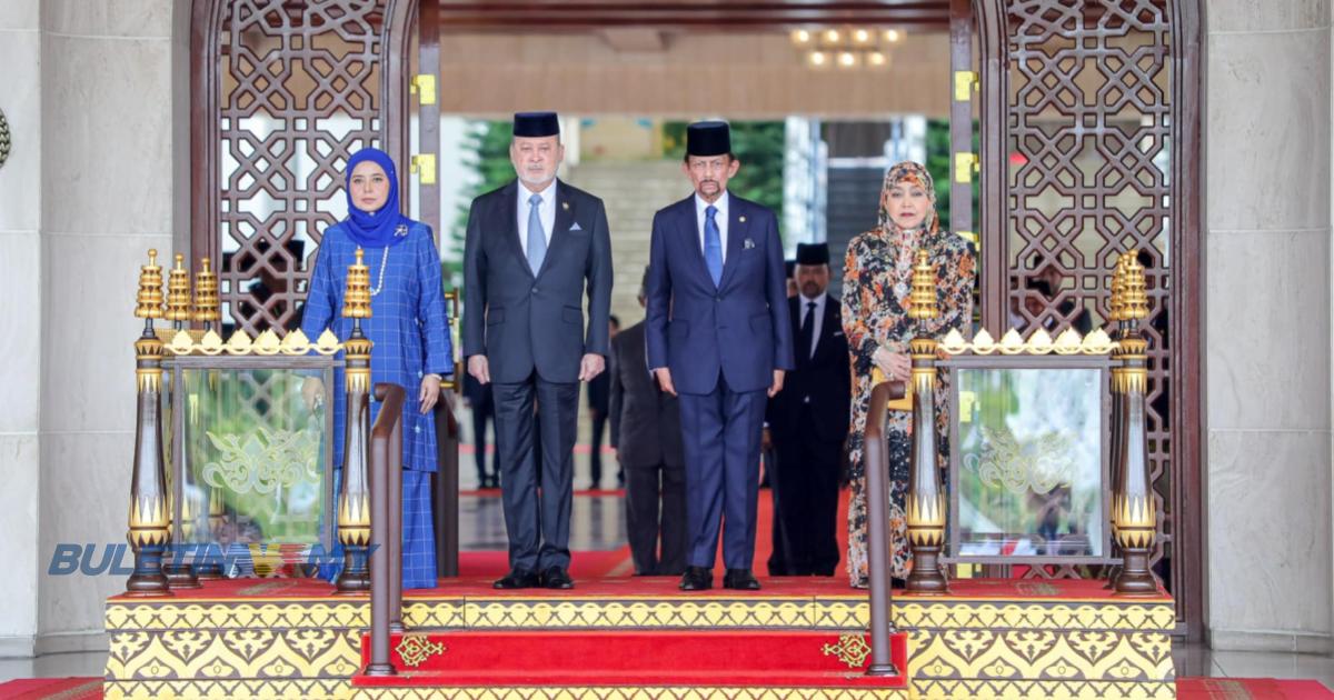 Agong, Raja Permaisuri diberi sambutan negara di Istana Nurul Iman