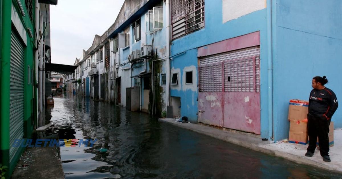 Beberapa kawasan di Klang terjejas akibat air pasang besar