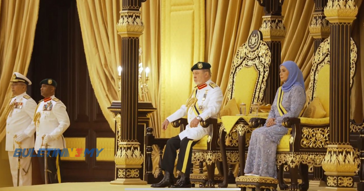 [VIDEO] Agong berkenan kurnia 100 pingat pada Istiadat DKAT 2024