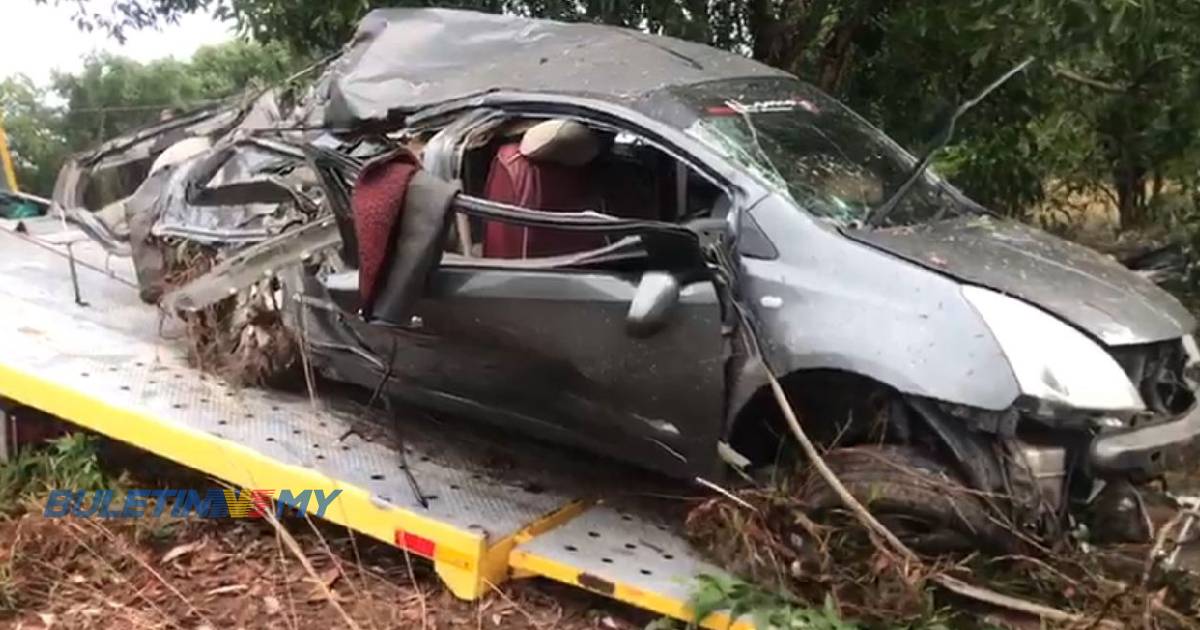 2 jurujual maut, MPV terbabas rempuh pokok