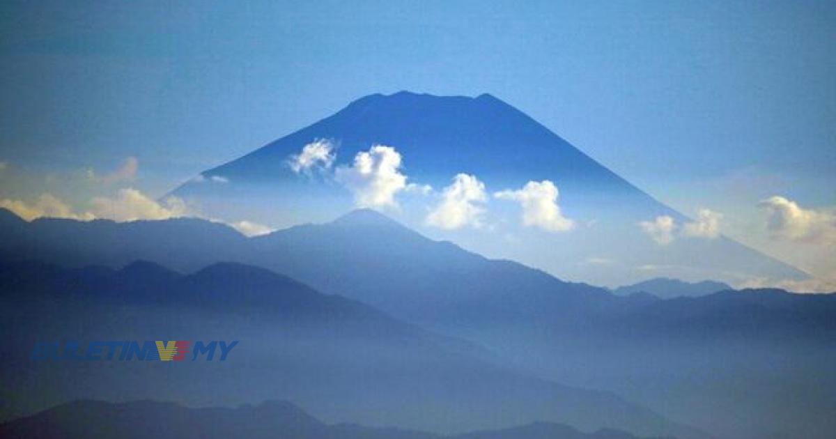 Akhirnya puncak Gunung Fuji diselimuti salji