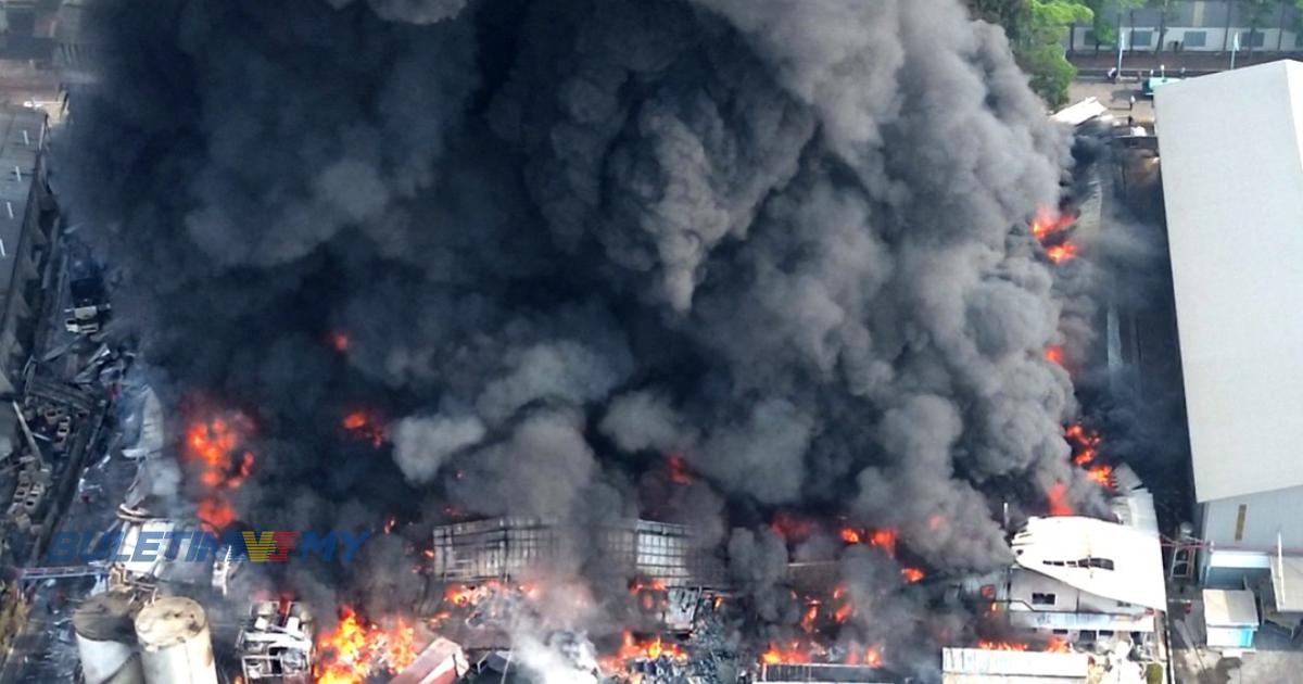 9 maut, 4 cedera dalam kebakaran kilang minyak masak di Indonesia