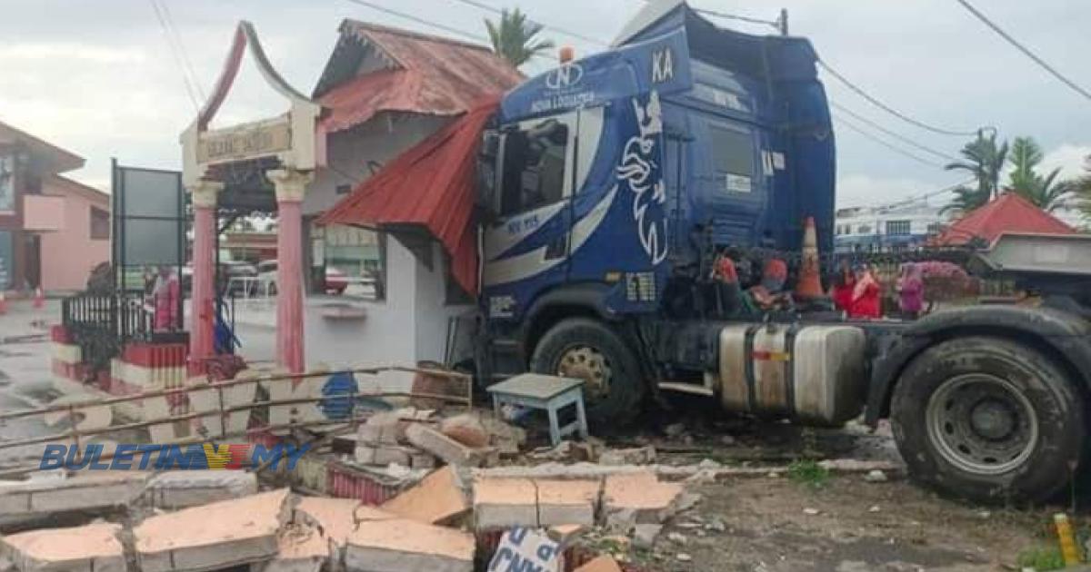 Lori rempuh pondok pengawal keselamatan di Tanjong Karang