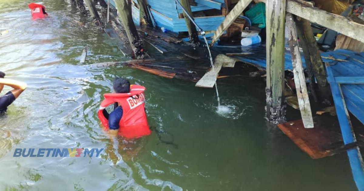 Rumah atas air roboh, 9 sekeluarga diselamatkan