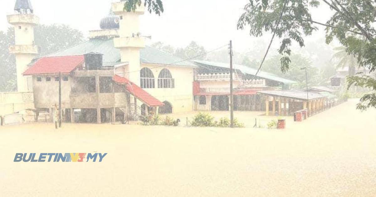 Tingkat bawah Masjid Mukim Chenulang ditenggelami air