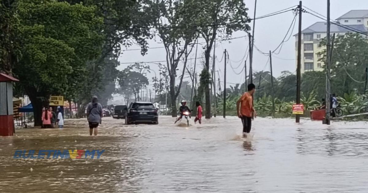 Jalan sekitar Meru Klang dinaiki air