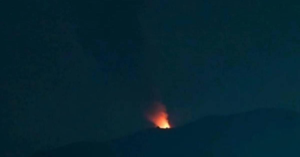 Gunung Berapi Ibu di Maluku Utara meletus