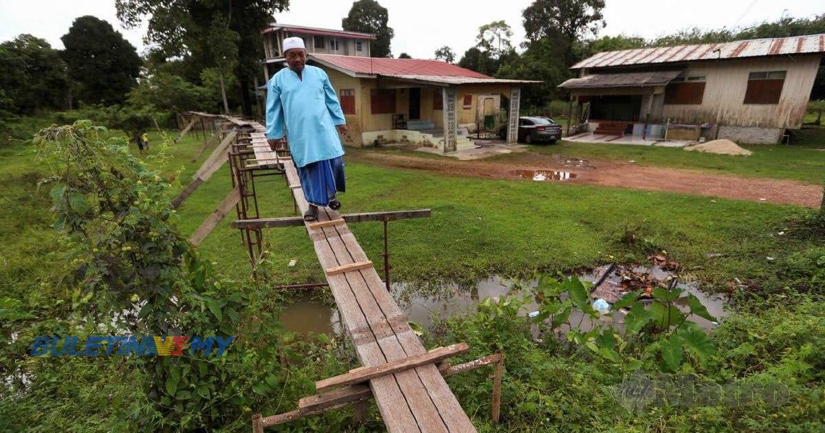 Warga emas bina titi 100m sebagai persiapan banjir