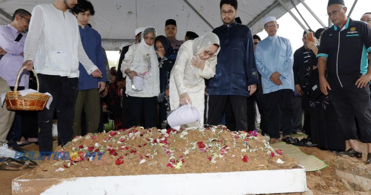 Jenazah Tun Daim Zainuddin selamat dikebumikan