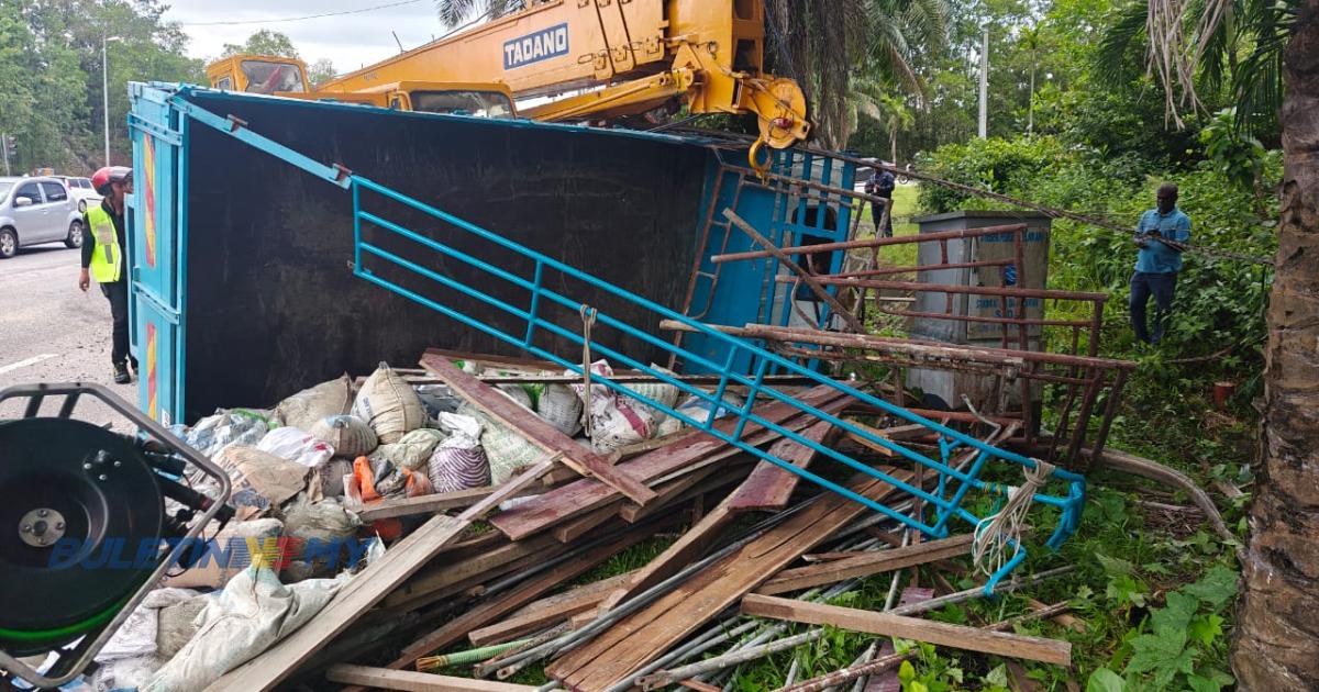 Kren, lori bertembung, lelaki tersepit parah