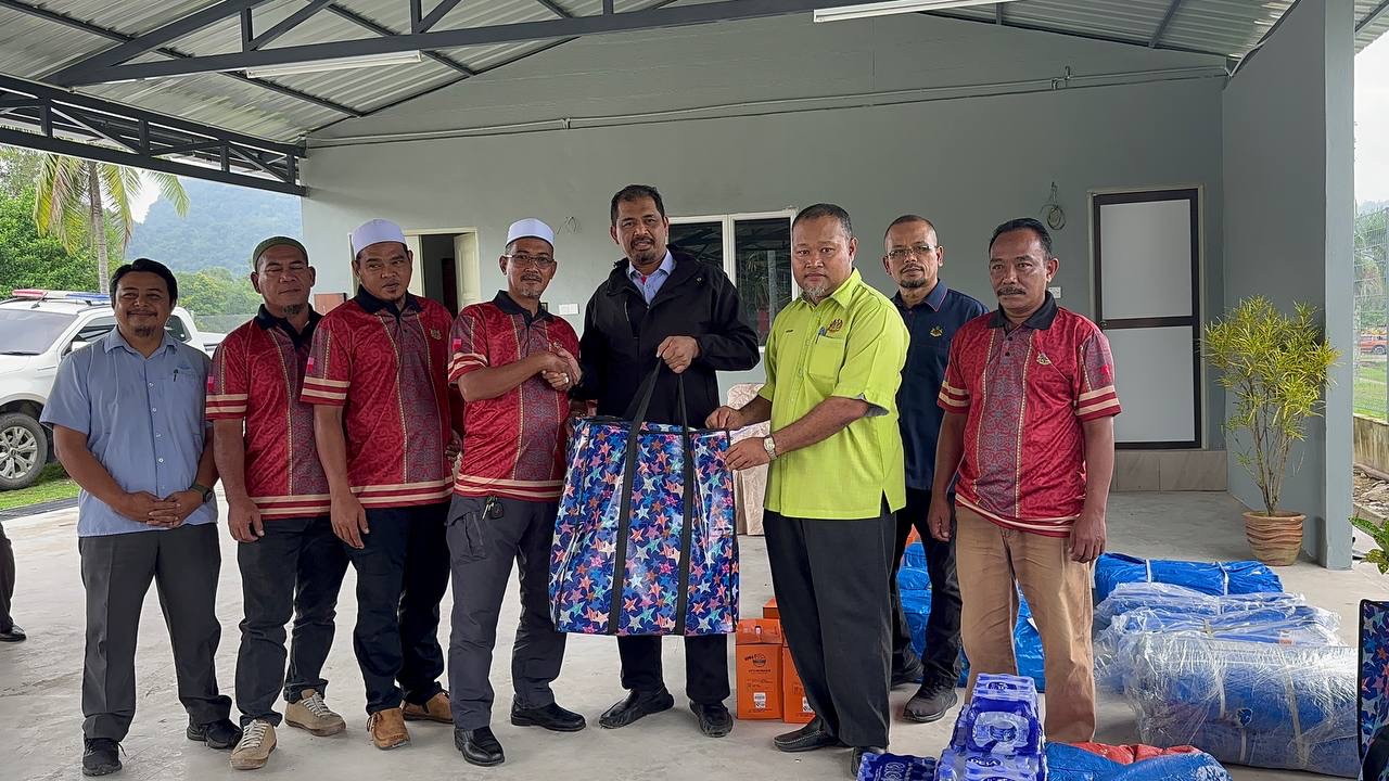 Banjir: Suar warna kuning, merah isyarat minta bantuan atas bukit