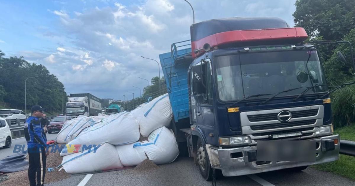 Lori bawa muatan serbuk kayu terbabas, akibatkan kesesakan 30km