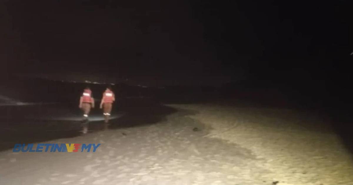 Dua lemas, seorang masih hilang ketika mandi di pantai