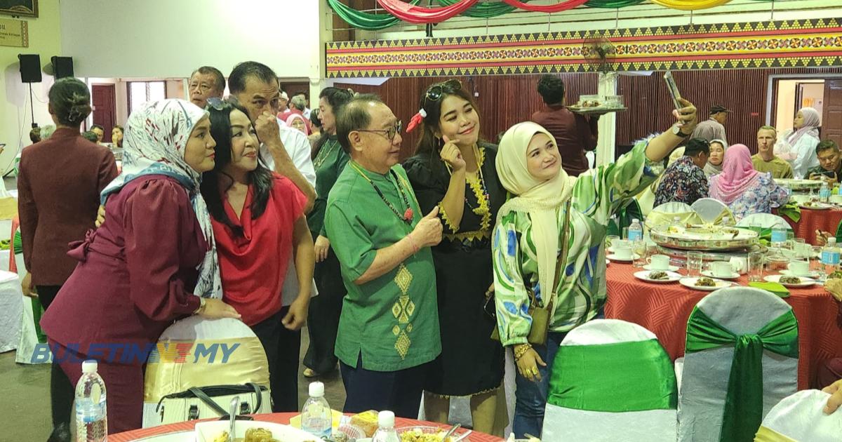 Rumah terbuka Krismas PBS, STAR dihadiri masyarakat berbilang kaum