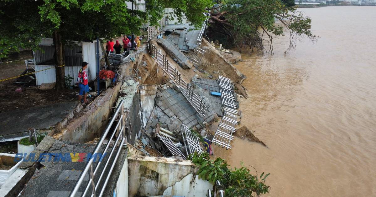 Runtuhan sepanjang 50 meter di tebing Sungai Kelantan