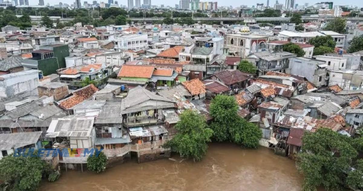 5 maut, 7 hilang dalam banjir kilat & tanah runtuh di Pulau Jawa