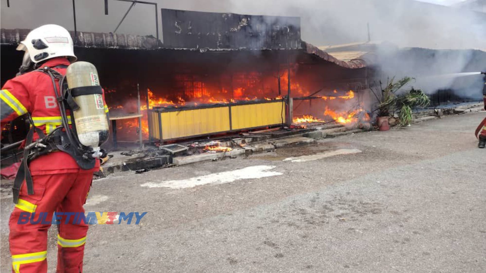 8 gerai makan di Skudai terbakar, seorang cedera