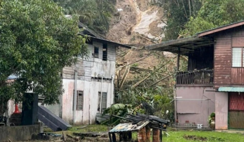 Enam dipercayai tertimbus, tanah runtuh di Miri