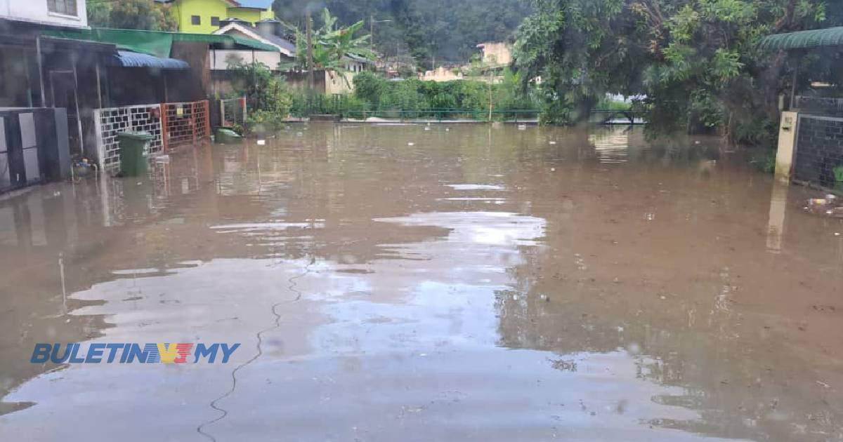 Beberapa kawasan di Ipoh dilanda banjir kilat