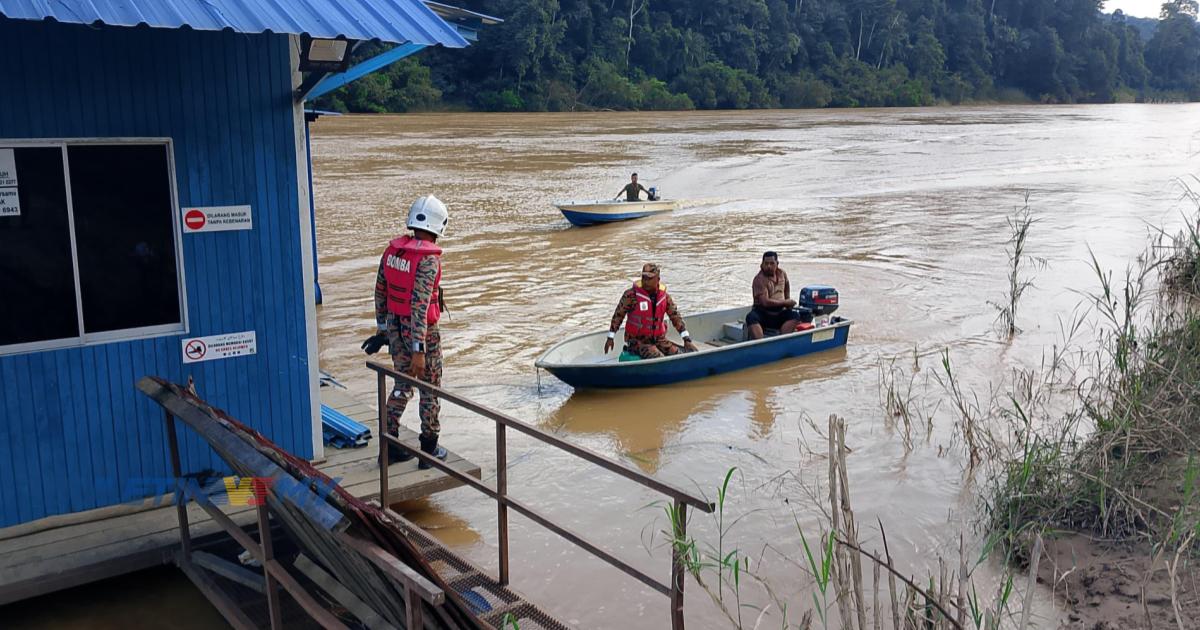 Remaja hanyut dibawa arus setelah terjatuh dari rumah rakit