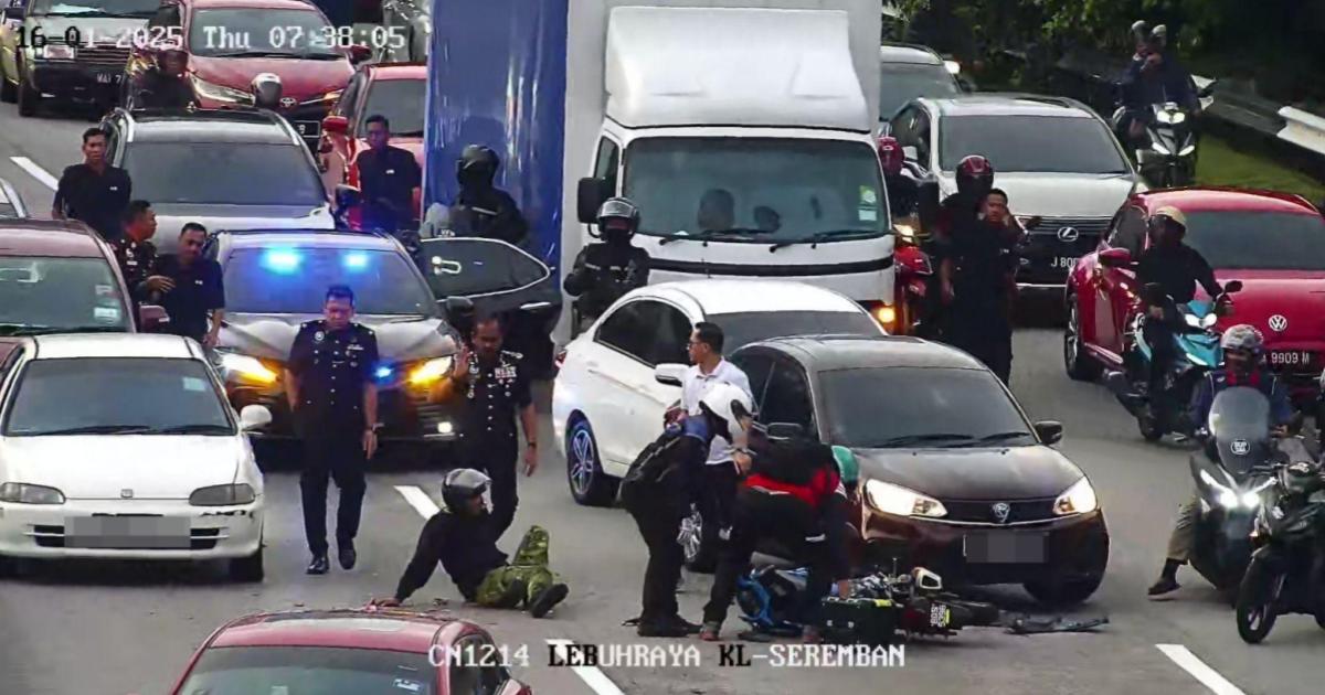 Ketua Polis Negara bantu mangsa kemalangan