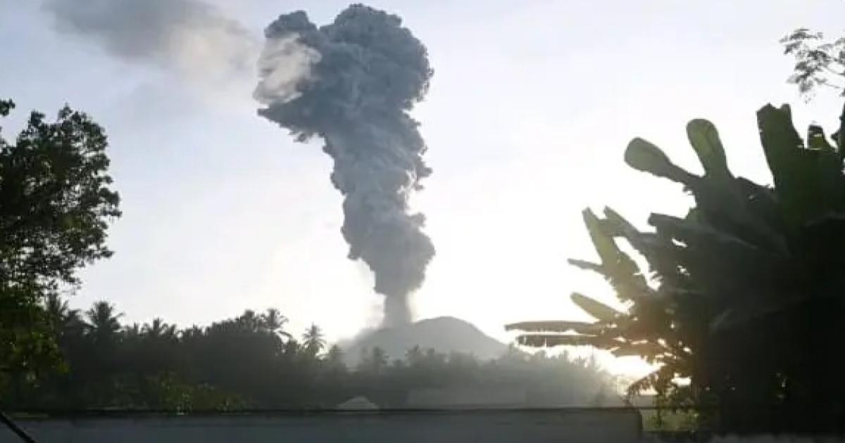 3,000 penduduk diarah pindah susulan letusan Gunung Berapi Ibu