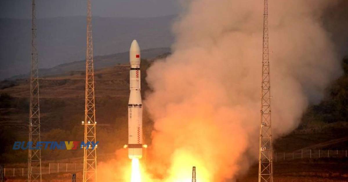 China lancar satelit milik Pakistan beserta dua lagi satelit lain