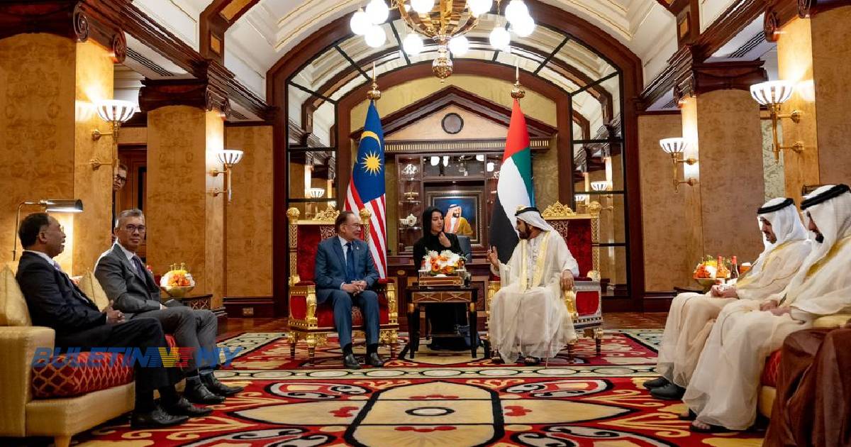 Anwar bertemu rakan sejawatan di Istana Dubai