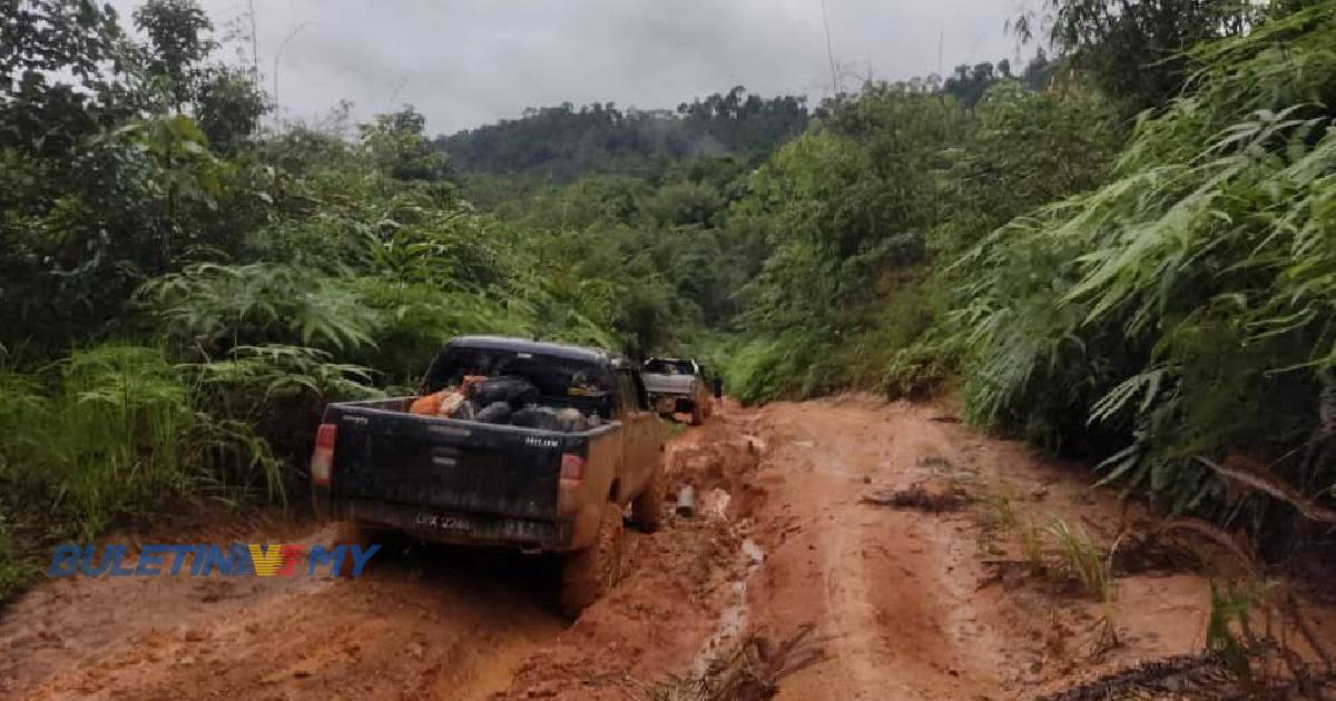 Jalan perkampungan orang asli di Gua Musang rosak teruk akibat hujan, kenderaan