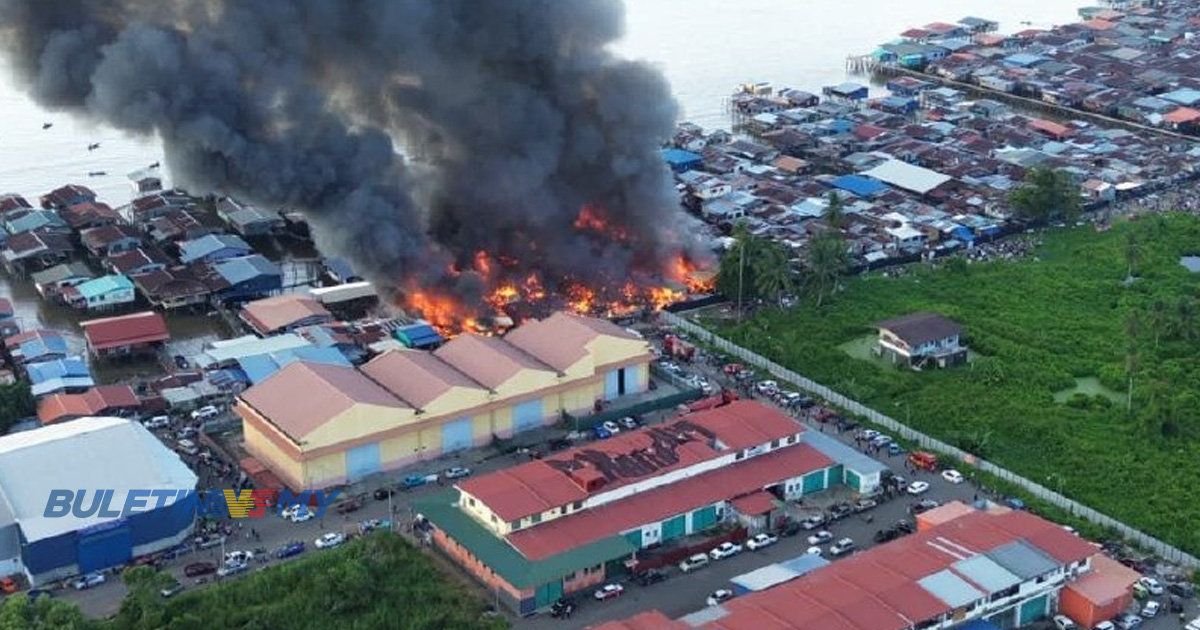 Puluhan rumah atas air Kampung Sungai Buaya musnah terbakar