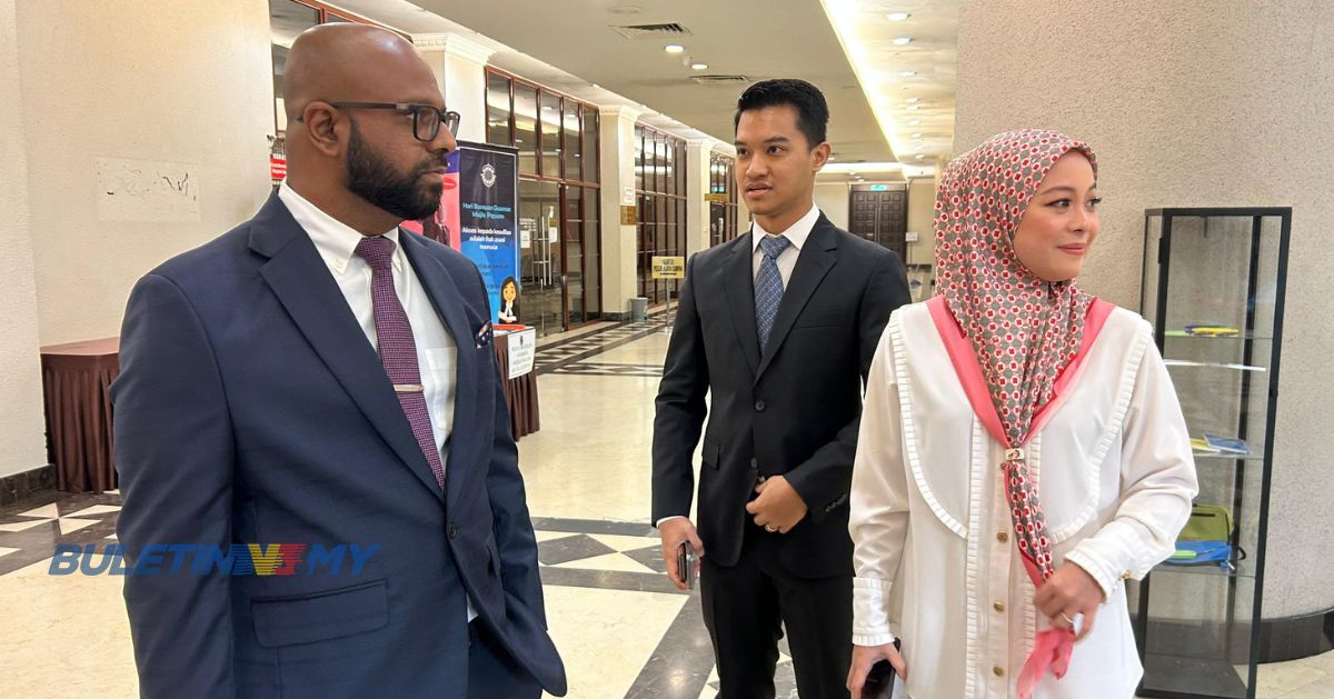 Vivy Yusof, suami tiba di mahkamah untuk sebutan semula kes