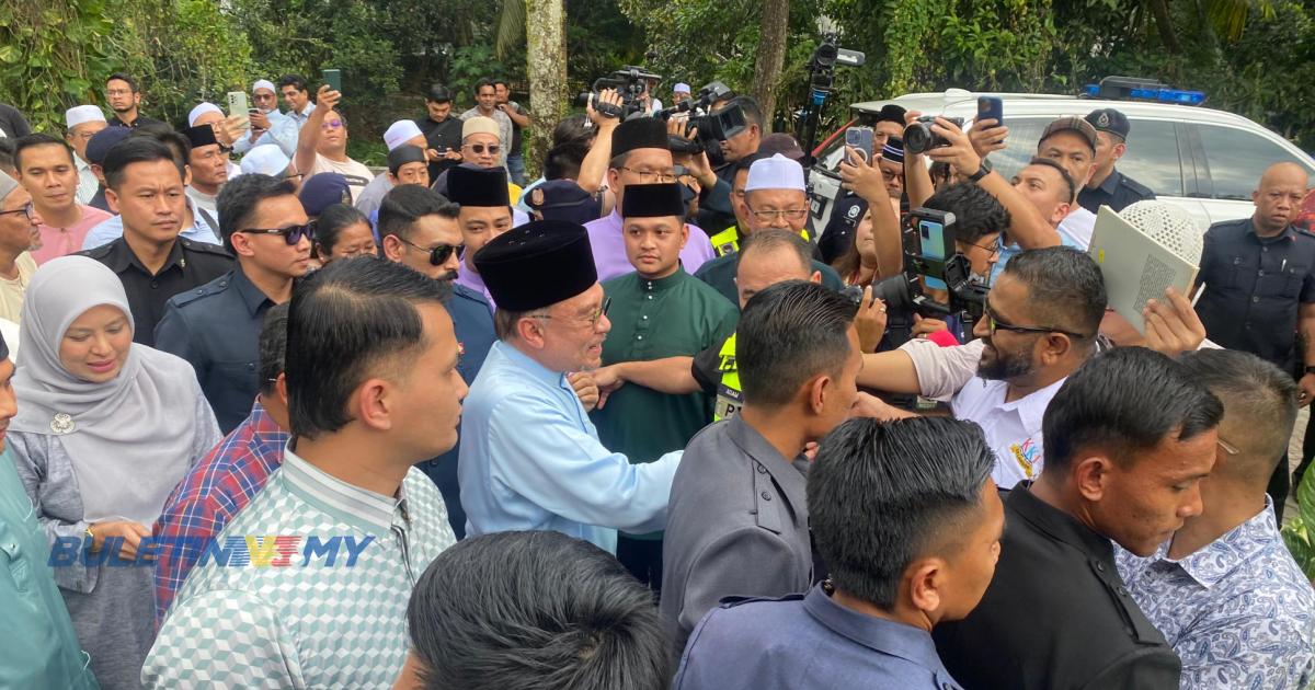 PM solat Jumaat, makan tengah hari bersama rakyat di Melawati