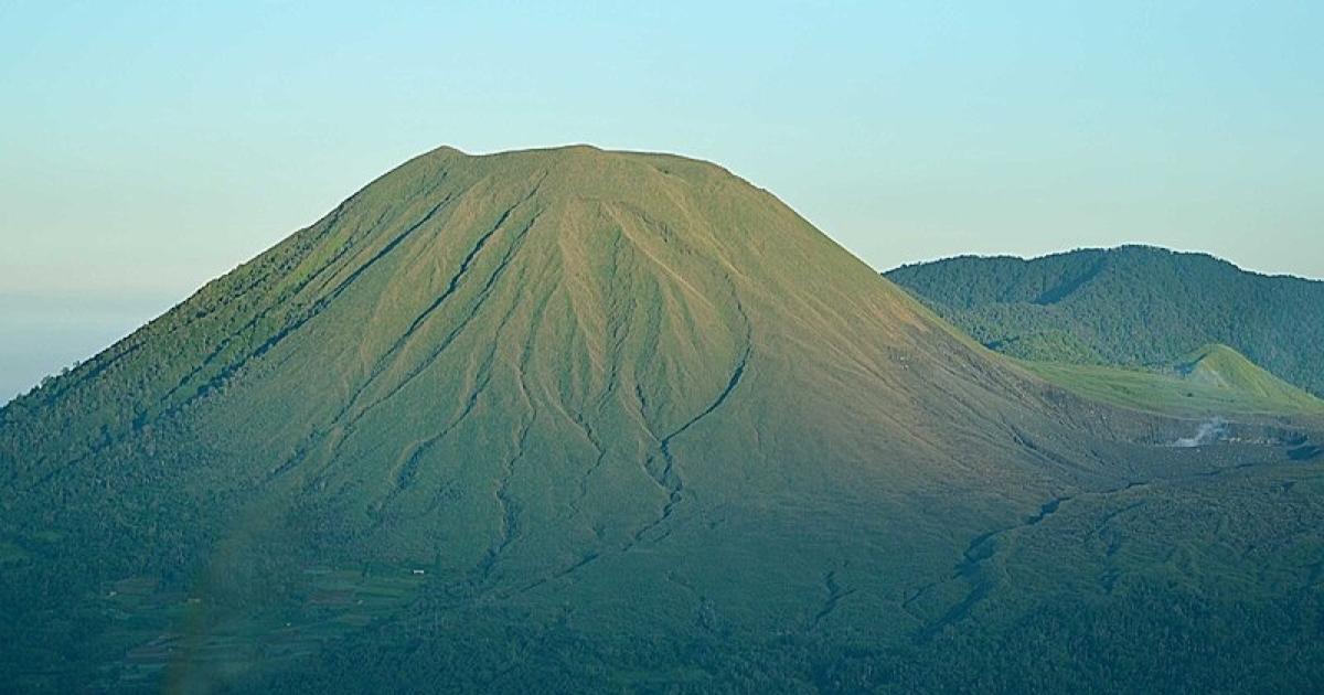 Lima gunung berapi di Sulawesi Utara berstatus waspada