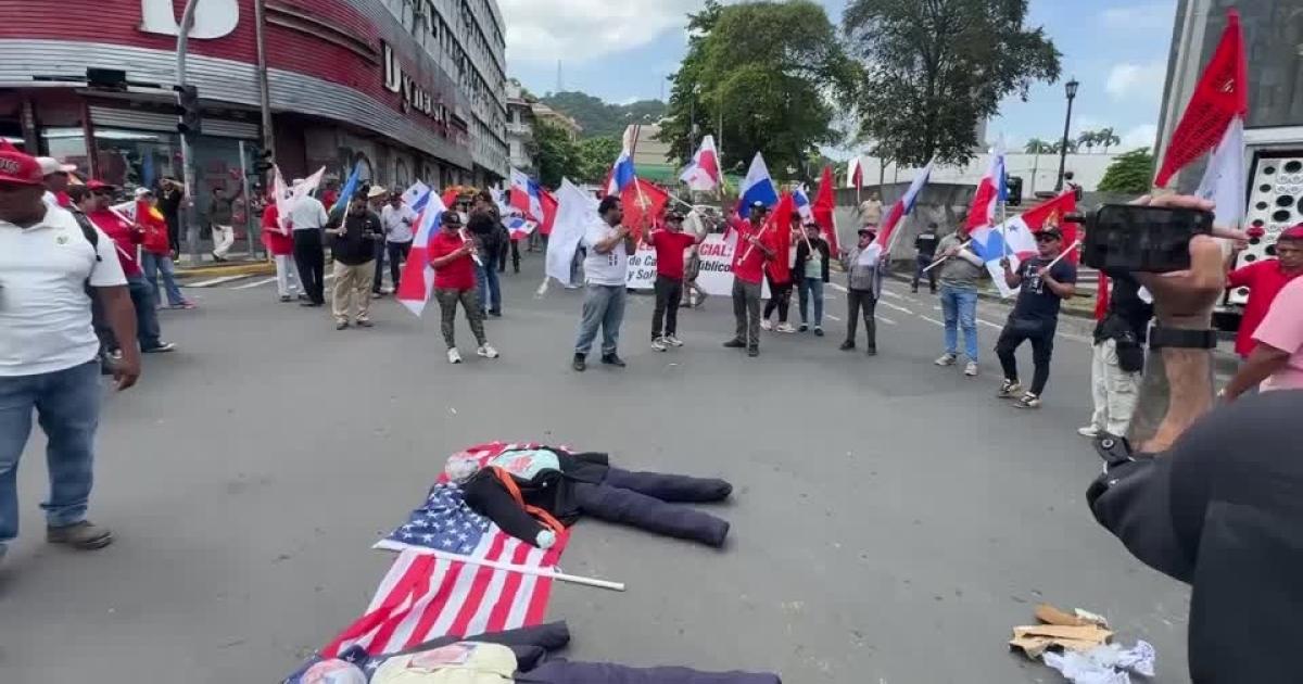 Penunjuk perasaan bantah lawatan Setiausaha Negara AS